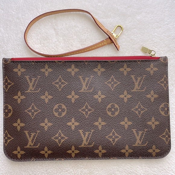 Authentic 💯! Louis Vuitton MM pouch - Picture 1 of 12